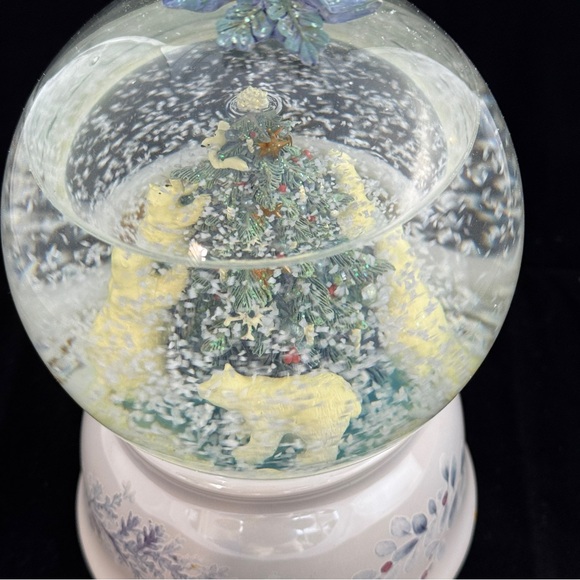 Pfaltzgraff 2nd in Series Winter Frost Snow Globe - Picture 5 of 6